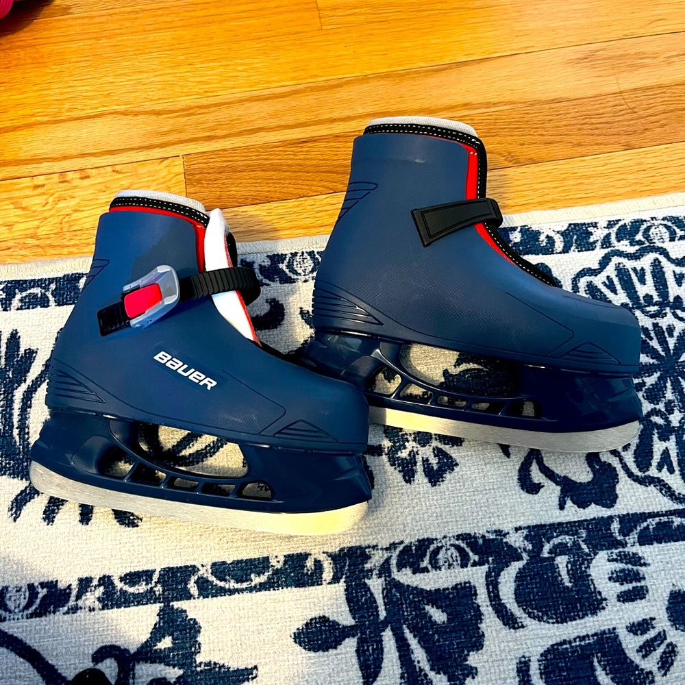 Bauer boys hockey skate in size 12/13